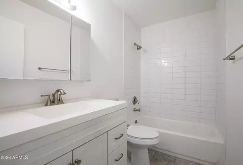 Bath - 3846 N 30th St, Phoenix, AZ 85016 photo 2 of 2