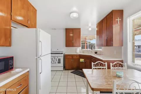 Kitchen - 3322 W Pierson St, Phoenix, AZ 85017 photo 2 of 3