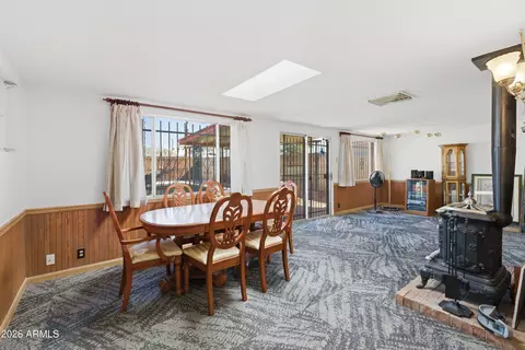 Dining - 3322 W Pierson St, Phoenix, AZ 85017 photo 2 of 5