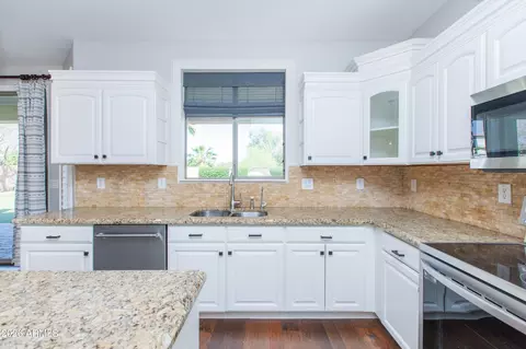 Kitchen - 3326 E Mead Dr, Gilbert, AZ 85298 photo 5 of 6