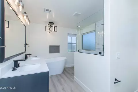 Bath - 3326 E Mead Dr, Gilbert, AZ 85298 photo 4 of 11