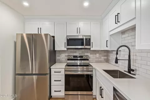 4901 S Calle Los Cerros Dr #202, Tempe, AZ 85282