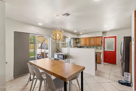 Dining - 808 E Cinnabar Ave, Phoenix, AZ 85020 photo 2 of 4