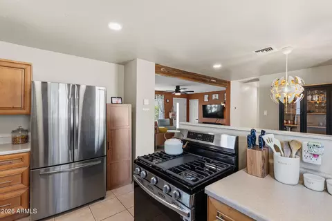 Kitchen - 808 E Cinnabar Ave, Phoenix, AZ 85020 photo 4 of 6