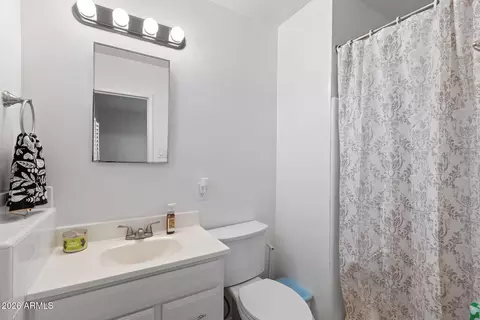 Bath - 808 E Cinnabar Ave, Phoenix, AZ 85020 photo 1 of 2