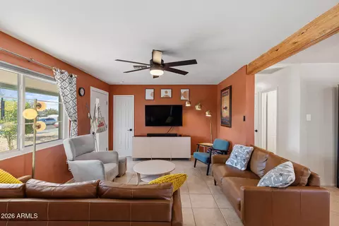 Living - 808 E Cinnabar Ave, Phoenix, AZ 85020 photo 1 of 5