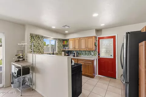 Kitchen - 808 E Cinnabar Ave, Phoenix, AZ 85020 photo 2 of 6