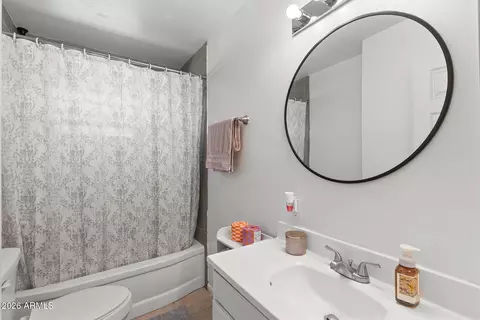 Bath - 808 E Cinnabar Ave, Phoenix, AZ 85020 photo 2 of 2