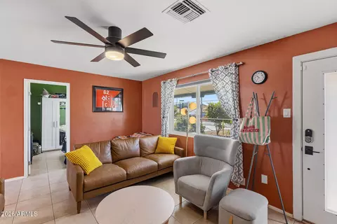 Living - 808 E Cinnabar Ave, Phoenix, AZ 85020 photo 3 of 5