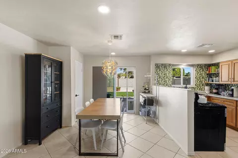 Dining - 808 E Cinnabar Ave, Phoenix, AZ 85020 photo 4 of 4