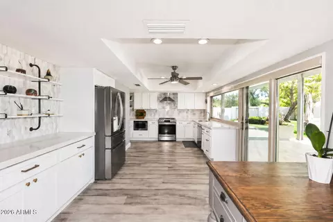 Kitchen - 4641 E Mountain View Rd, Phoenix, AZ 85028 photo 1 of 5