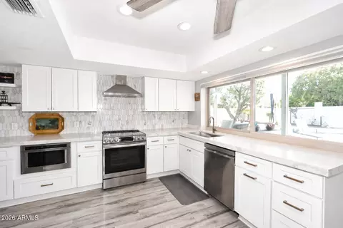 Kitchen - 4641 E Mountain View Rd, Phoenix, AZ 85028 photo 2 of 5