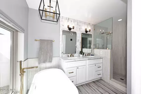Bath - 4641 E Mountain View Rd, Phoenix, AZ 85028 photo 1 of 3