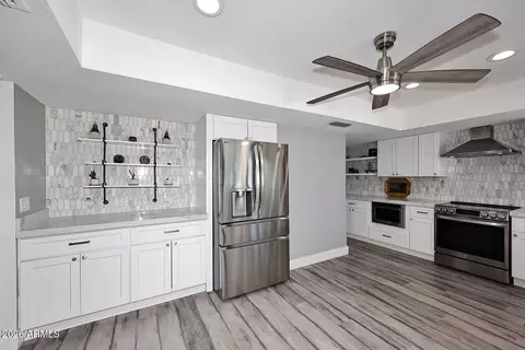 Kitchen - 4641 E Mountain View Rd, Phoenix, AZ 85028 photo 5 of 5
