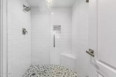 Bath - 1747 E Northern Ave #181, Phoenix, AZ 85020 photo 2 of 3
