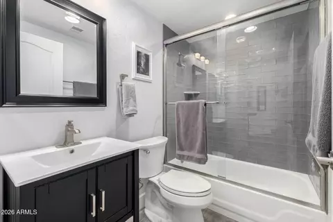 Bath - 1747 E Northern Ave #181, Phoenix, AZ 85020 photo 3 of 3