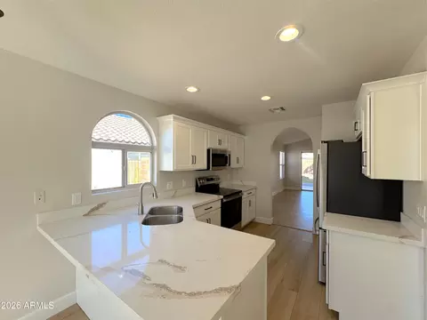 Kitchen - 2516 E Camellia Dr, Gilbert, AZ 85296 photo 2 of 3