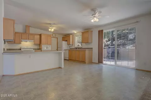 Living - 405 E Cherry St, Payson, AZ 85541 photo 9 of 10