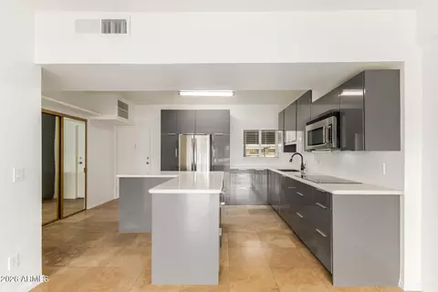 Kitchen - 351 E Thomas Rd #D104, Phoenix, AZ 85012 photo 5 of 6
