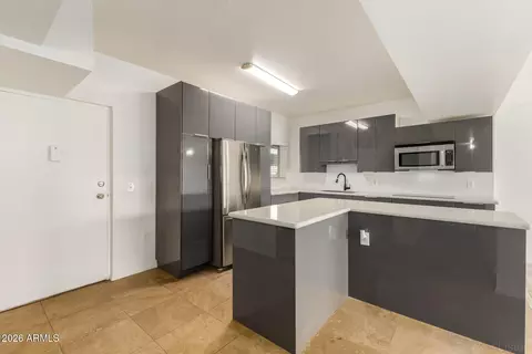 Kitchen - 351 E Thomas Rd #D104, Phoenix, AZ 85012 photo 2 of 6