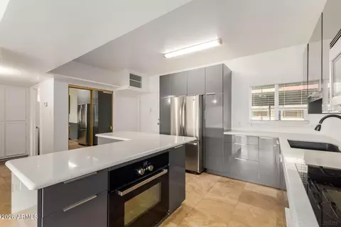 Kitchen - 351 E Thomas Rd #D104, Phoenix, AZ 85012 photo 4 of 6