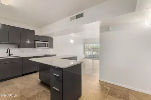 Kitchen - 351 E Thomas Rd #D104, Phoenix, AZ 85012 photo 1 of 6