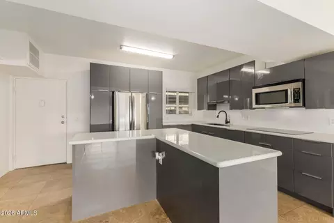 Kitchen - 351 E Thomas Rd #D104, Phoenix, AZ 85012 photo 6 of 6