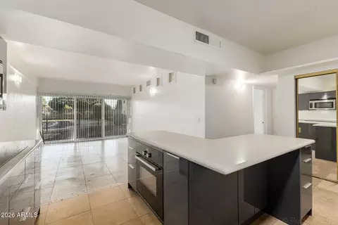 Kitchen - 351 E Thomas Rd #D104, Phoenix, AZ 85012 photo 3 of 6