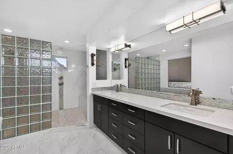 Bath - 3500 E Lincoln Dr #22, Phoenix, AZ 85018 photo 1 of 8