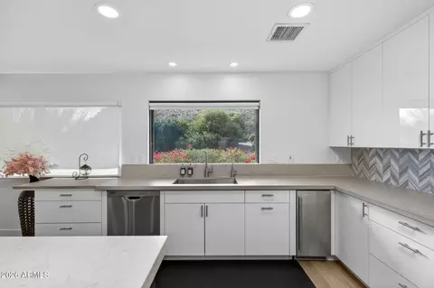 Kitchen - 3500 E Lincoln Dr #22, Phoenix, AZ 85018 photo 7 of 9