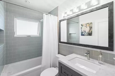 Bath - 6714 N 11th St, Phoenix, AZ 85014 photo 1 of 1
