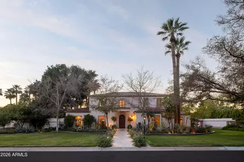 3042 N Manor Dr E, Phoenix, AZ 85014