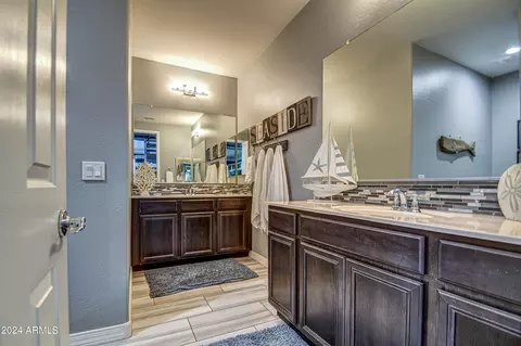 Bath - 3697 E Blue Spruce Ln, Gilbert, AZ 85298 photo 2 of 3