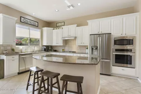 Kitchen - 3821 E Patrick Ln, Phoenix, AZ 85050 photo 3 of 5