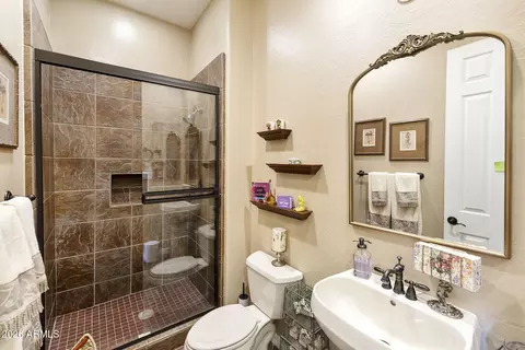 Bath - 3821 E Patrick Ln, Phoenix, AZ 85050 photo 5 of 7