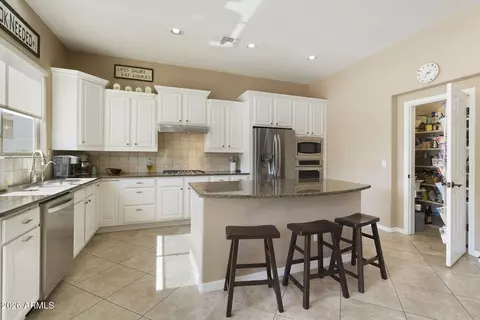 Kitchen - 3821 E Patrick Ln, Phoenix, AZ 85050 photo 4 of 5