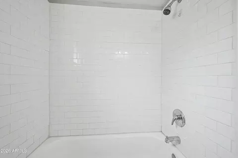 Bath - 4220 N 3rd Ave, Phoenix, AZ 85013 photo 4 of 5