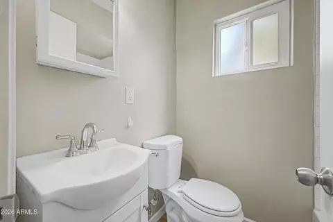Bath - 4220 N 3rd Ave, Phoenix, AZ 85013 photo 3 of 5