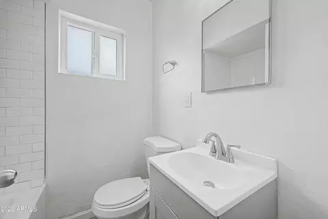Bath - 4220 N 3rd Ave, Phoenix, AZ 85013 photo 1 of 5