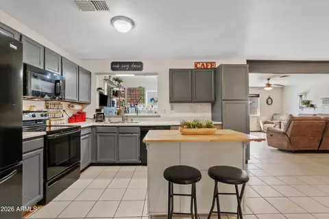 Kitchen - 729 E Huber St, Mesa, AZ 85203 photo 4 of 5
