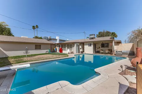 Exterior - 1109 E Bishop Dr, Tempe, AZ 85282 photo 4 of 5
