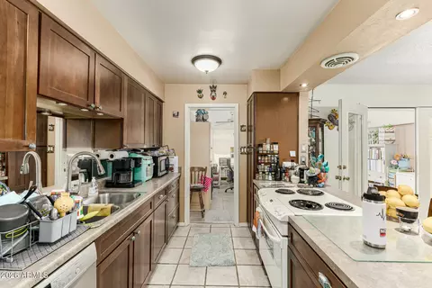 Kitchen - 1109 E Bishop Dr, Tempe, AZ 85282 photo 2 of 4