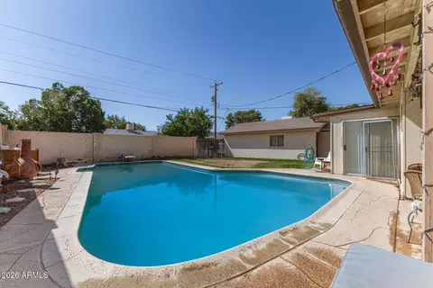Exterior - 1109 E Bishop Dr, Tempe, AZ 85282 photo 2 of 5