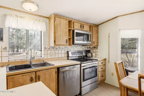 2877 Lazy Bear Trl, Overgaard, AZ 85933 photo 14