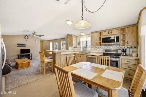 2877 Lazy Bear Trl, Overgaard, AZ 85933 photo 13