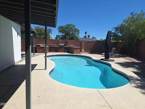 Exterior - 2250 E Kathleen Rd, Phoenix, AZ 85022 photo 5 of 7