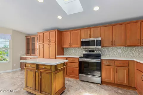 Kitchen - 3301 S Goldfield Rd #4027, Apache Junction, AZ 85119 photo 4 of 4