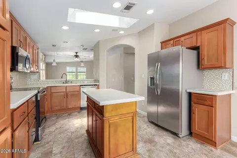 Kitchen - 3301 S Goldfield Rd #4027, Apache Junction, AZ 85119 photo 2 of 4
