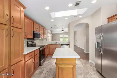 Kitchen - 3301 S Goldfield Rd #4027, Apache Junction, AZ 85119 photo 3 of 4
