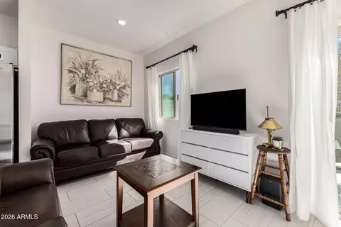 Living - 2257 W Echo Ln, Phoenix, AZ 85021 photo 2 of 2